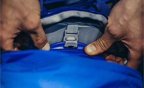 Système d’attache SpeedClip pour housse d’hydratation